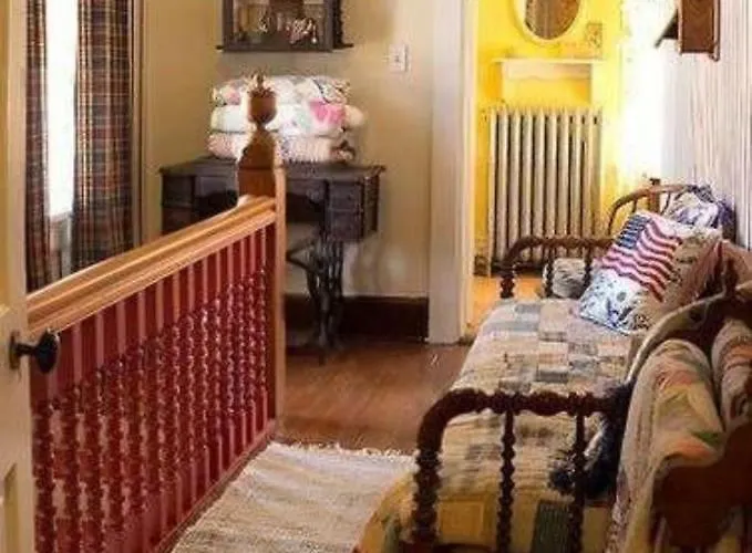 Alice's Snyder House 3*